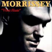 Il testo EVERYDAY IS LIKE SUNDAY di MORRISSEY è presente anche nell'album Viva hate (1988)