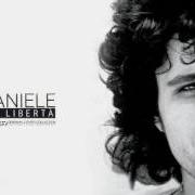 Il testo NAPULE SE SCET' SOTTO 'O SOLE di PINO DANIELE è presente anche nell'album Tracce di libertà (2015)