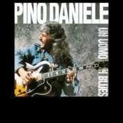 Il testo 'O SCARRAFONE di PINO DANIELE è presente anche nell'album Un uomo in blues (1991)
