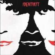 Il testo IO QUI di RENATO ZERO è presente anche nell'album Identikit (1984)