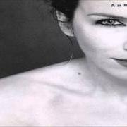 Il testo THE THIN LINE BETWEEN LOVE AND HATE di ANNIE LENNOX è presente anche nell'album Medusa (1995)