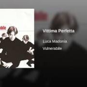 Il testo VITTIMA PERFETTA di LUCA MADONIA è presente anche nell'album Parole contro parole (2008)