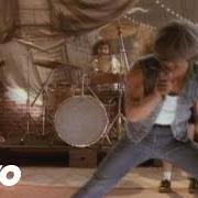 Il testo SHAKE YOUR FOUNDATIONS degli AC/DC è presente anche nell'album Fly on the wall (1985)