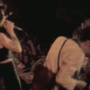 Il testo HIGH VOLTAGE degli AC/DC è presente anche nell'album High voltage (1976)