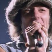 Il testo SHAKE YOUR FOUNDATIONS degli AC/DC è presente anche nell'album Who made who (1986)