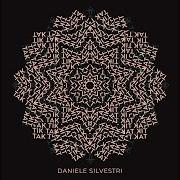 Il testo INTRO X di DANIELE SILVESTRI è presente anche nell'album Tik tak (2023)