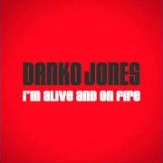 Il testo NEW WOMAN dei DANKO JONES è presente anche nell'album I'm alive and on fire (2001)