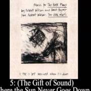 Il testo (THE GIFT OF SOUND) WHERE THE SUN NEVER GOES DOWN di DAVID BYRNE è presente anche nell'album Music for the knee plays (1985)