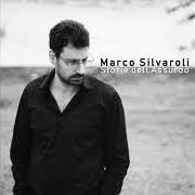 Il testo LUCE DI CANDELA di MARCO SILVAROLI è presente anche nell'album Storie dell'assurdo
