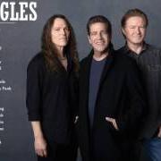 Il testo ALL NIGHT LONG degli EAGLES è presente anche nell'album Eagles live (1980)