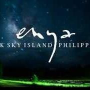Il testo ASTRA ET LUNA di ENYA è presente anche nell'album Dark sky island (2015)