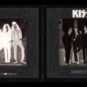 Il testo LADIES IN WAITING dei KISS è presente anche nell'album Dressed to kill (1975)