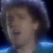 Il testo HEROES di LEO SAYER è presente anche nell'album World radio (1981)