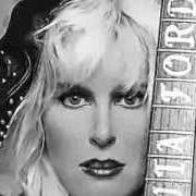 Il testo LUV 2 HATE YOU di LITA FORD è presente anche nell'album Living like a runaway (2012)