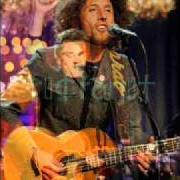 Il testo SOMOS MÁS AMERICANOS (CON ZACK DE LA ROCHA) di LOS TIGRES DEL NORTE è presente anche nell'album Mtv unplugged: los tigres del norte and friends (2011)