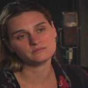 Il testo HOMELESS HAPPINESS di MADELEINE PEYROUX è presente anche nell'album Bare bones (2009)