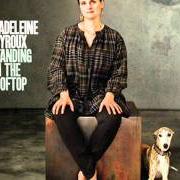 Il testo THE THINGS I'VE SEEN TODAY di MADELEINE PEYROUX è presente anche nell'album Standing on the rooftop (2011)