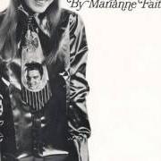 Il testo NE ME QUITTE PAS di MARIANNE FAITHFULL è presente anche nell'album Loveinamist (1967)