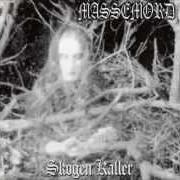 Il testo NAAR SOLEN DOER BAK FJELLET dei MASSEMORD è presente anche nell'album Skogen kaller (2003)
