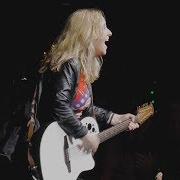 Il testo STRANGER ROAD di MELISSA ETHERIDGE è presente anche nell'album This is m.E. (2014)