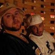 Il testo PUSSIKYLLERS di METRO STARS è presente anche nell'album Cookies & milk (2006)