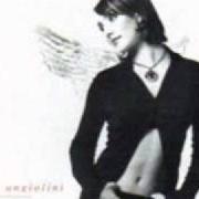 Il testo BUONI AMICI di AMBRA ANGIOLINI è presente anche nell'album Angiolini (1996)