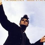 Il testo (I'M) THE END OF THE FAMILY LINE di MORRISSEY è presente anche nell'album Kill uncle (1991)