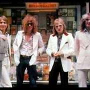 Il testo MOVIN' ON dei MOTT THE HOOPLE è presente anche nell'album Two miles from heaven (1980)