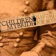 Il testo CIRCLE THE SKY dei MYCHILDREN MYBRIDE è presente anche nell'album Having the heart for war (2005)