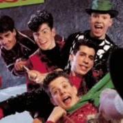 Il testo CHRISTMAS SONG (CHESTNUTS ROASTING ON AN OPEN FIRE) dei NEW KIDS ON THE BLOCK è presente anche nell'album Merry, merry christmas (1989)