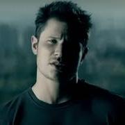 Il testo YOU'RE NOT ALONE di NICK LACHEY è presente anche nell'album What's left of me (2006)