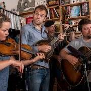 Il testo WHEN YOU COME BACK DOWN dei NICKEL CREEK è presente anche nell'album Nickel creek (2000)