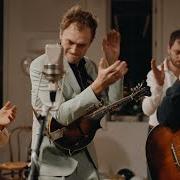 Il testo WHERE THE LONG LINE LEADS dei NICKEL CREEK è presente anche nell'album Celebrants (2023)