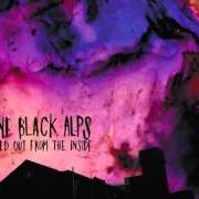 Il testo COLD STAR dei NINE BLACK ALPS è presente anche nell'album Locked out from the inside (2009)