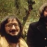 Il testo DIO È MORTO dei NOMADI è presente anche nell'album Album concerto (con guccini) (1979)