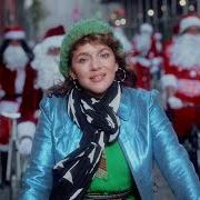 Il testo A HOLIDAY WITH YOU di NORAH JONES è presente anche nell'album I dream of christmas (2021)