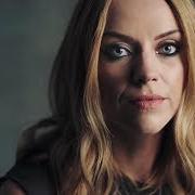 Il testo GIVE IT ALL UP di AMY MACDONALD è presente anche nell'album Woman of the world (the best of 2007 - 2018) (2018)