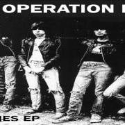 Il testo I DON'T CARE degli OPERATION IVY è presente anche nell'album Ramones (1987)