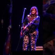 Il testo DIDN'T KNOW A DAMN THING di AMY RAY è presente anche nell'album Holler (2018)