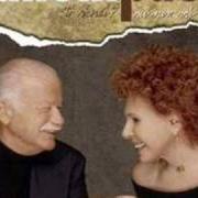 Il testo FINGERE DI TE di ORNELLA VANONI è presente anche nell'album Ti ricordi? no non mi ricordo (2004)