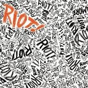 Il testo WE ARE BROKEN dei PARAMORE è presente anche nell'album Riot! (2007)