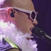 Il testo ET UN JOUR, UNE FEMME di PASCAL OBISPO è presente anche nell'album Millésime - live