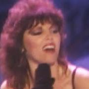 Il testo PAINTED DESERT di PAT BENATAR è presente anche nell'album Best shots (1989)