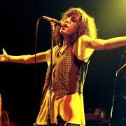 Il testo CITIZEN SHIP di PATTI SMITH è presente anche nell'album Wave (1979)