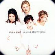 Il testo KEEP THE CANDLE BURNING dei POINT OF GRACE è presente anche nell'album Life, love and other mysteries (1996)