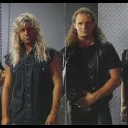 Il testo THUNDERDOME dei PRIMAL FEAR è presente anche nell'album Primal fear (1998)