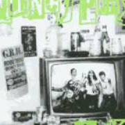 Il testo SITTING IN THE BACKSEAT OF A STOLEN CAR dei QUINCY PUNX è presente anche nell'album We're not punx (1993)
