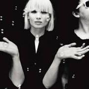 Il testo OH, I BURIED YOU TODAY dei THE RAVEONETTES è presente anche nell'album In and out of control (2009)