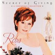 Il testo SANTA CLAUS IS COMING BACK TO TOWN di REBA MCENTIRE è presente anche nell'album Secret of giving (2002)