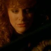 Il testo WAITIN' FOR THE DEAL TO GO DOWN di REBA MCENTIRE è presente anche nell'album Rumor has it (1990)